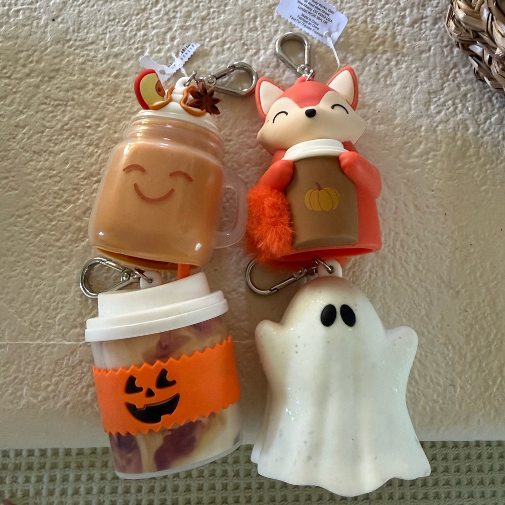 BATH & BODY HAND SANTI HOLDERS 🍂